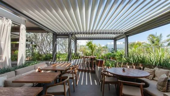Restaurant patio pavilion